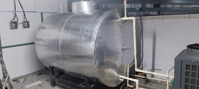 Insulated storage tank and heat pump in an indoor plant room
